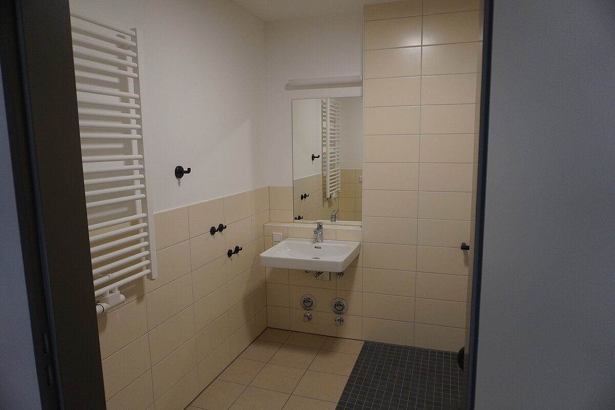 Badezimmer mit Waschbecken