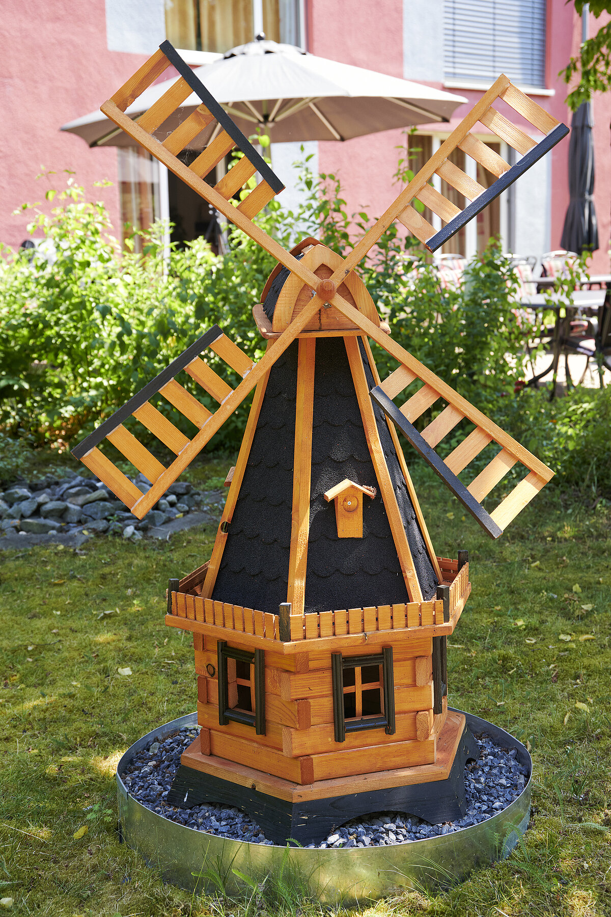 Windmühle im Garten des Pflegewohnstiftes Greven