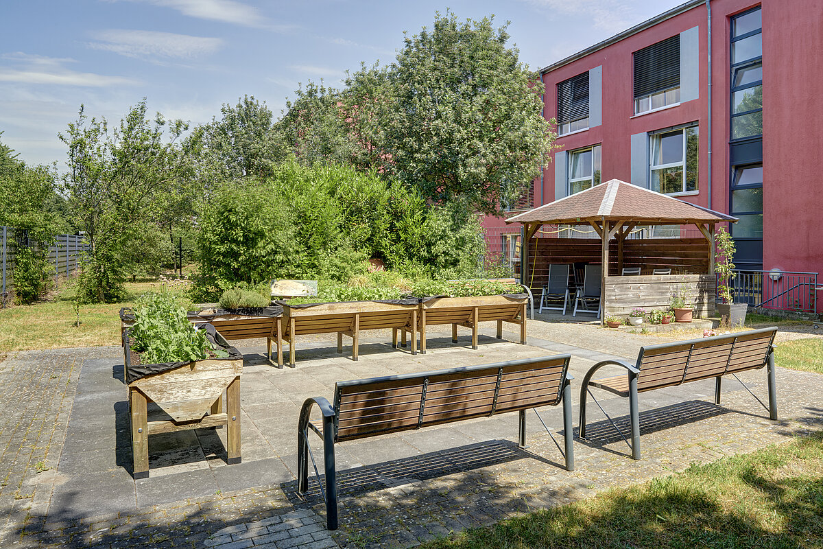 Hochbeete im Garten der CMS Pflegeeinrichtung in Greven