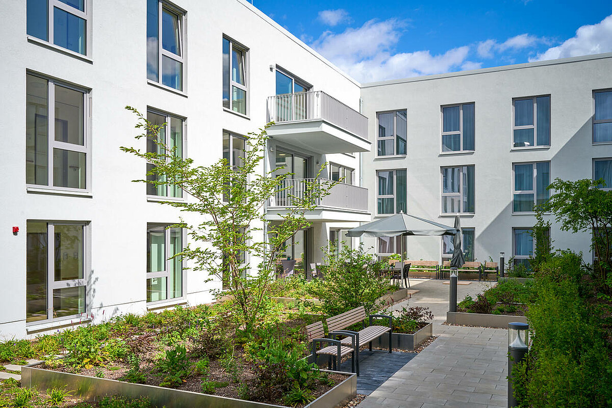 Terrasse und Gartenanlage in der CMS Senioren-Residenz in Hannover